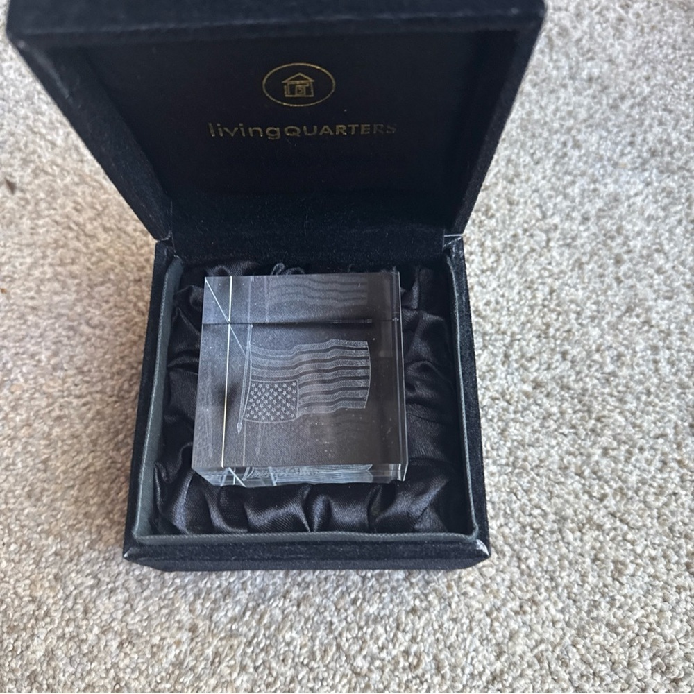3D American FLAG GLASS PAPERWEIGHT Laser Etched Crystal Cube With Box